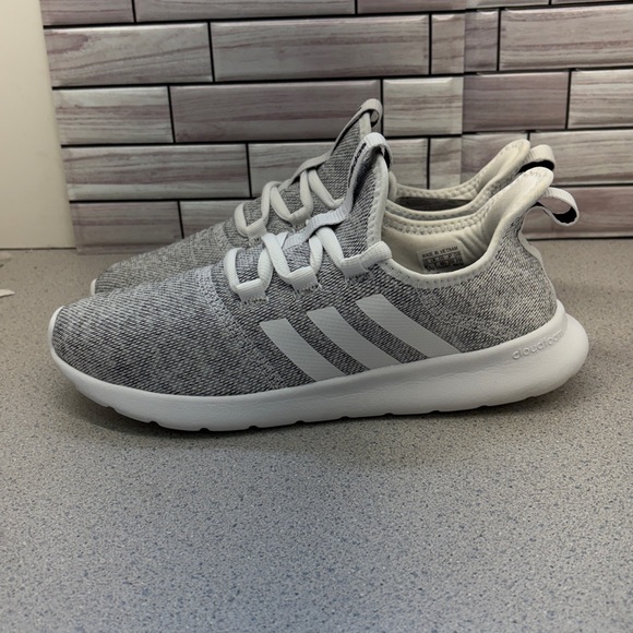 adidas Shoes - Adidas Cloudfoam aapure a women’s size 8.5 in excellent condition
